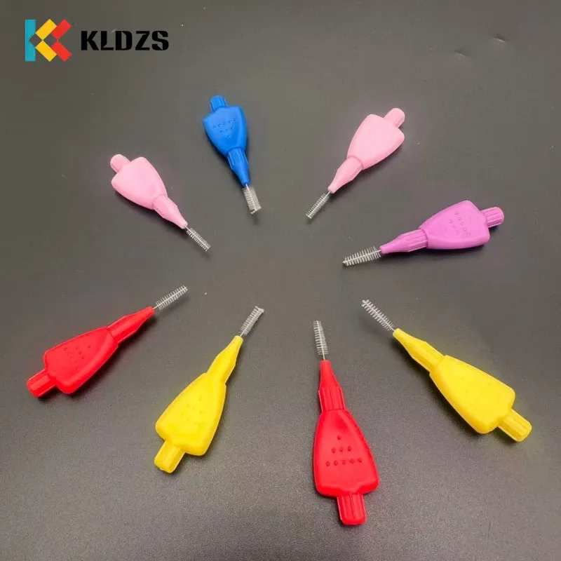 Interdentalbürste in Flugzeugform