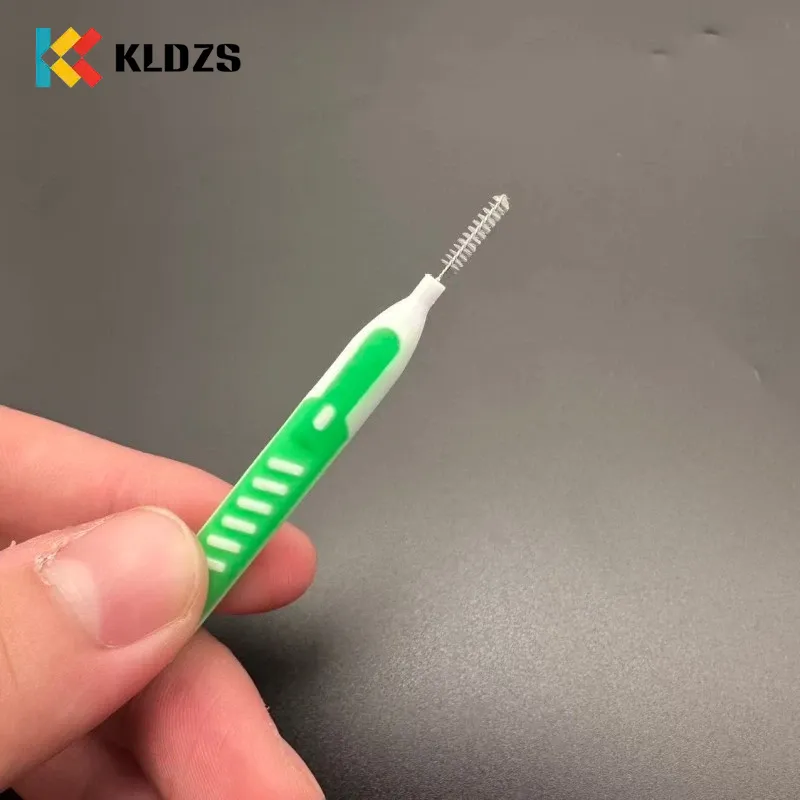 Push-Pull-Interdentalbürste
