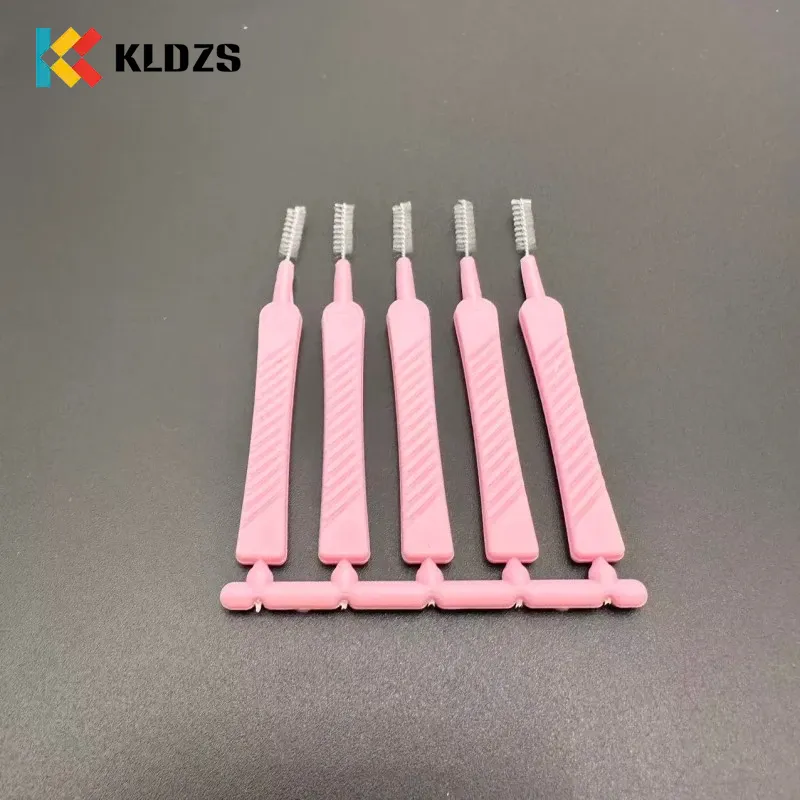 Duschkopfförmige Interdentalbürste